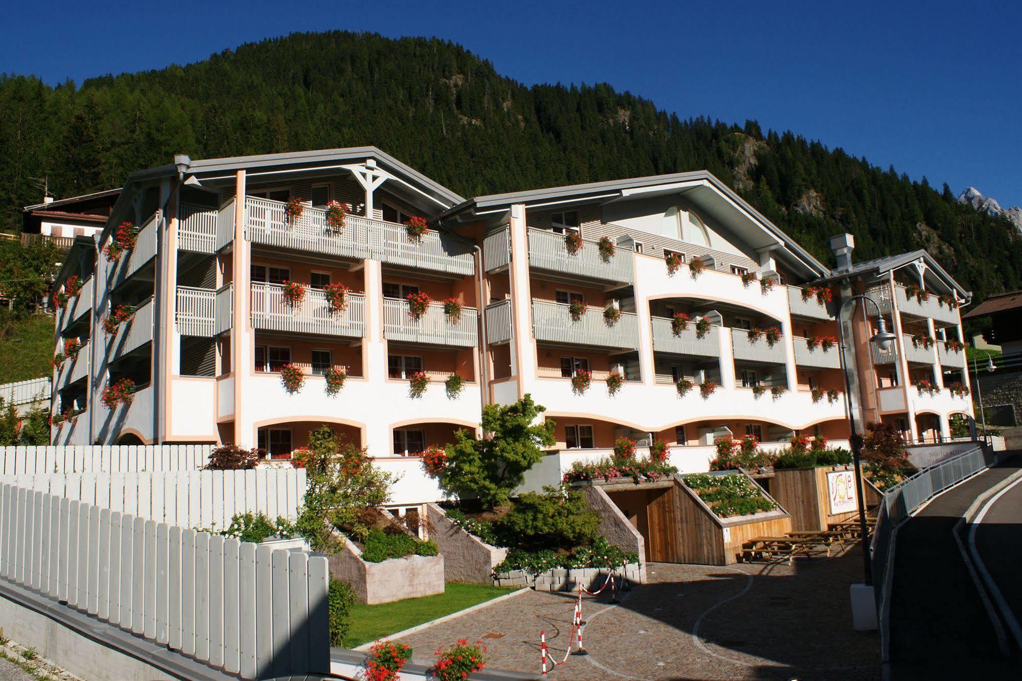 Al Sole Clubresidence Canazei Extérieur photo